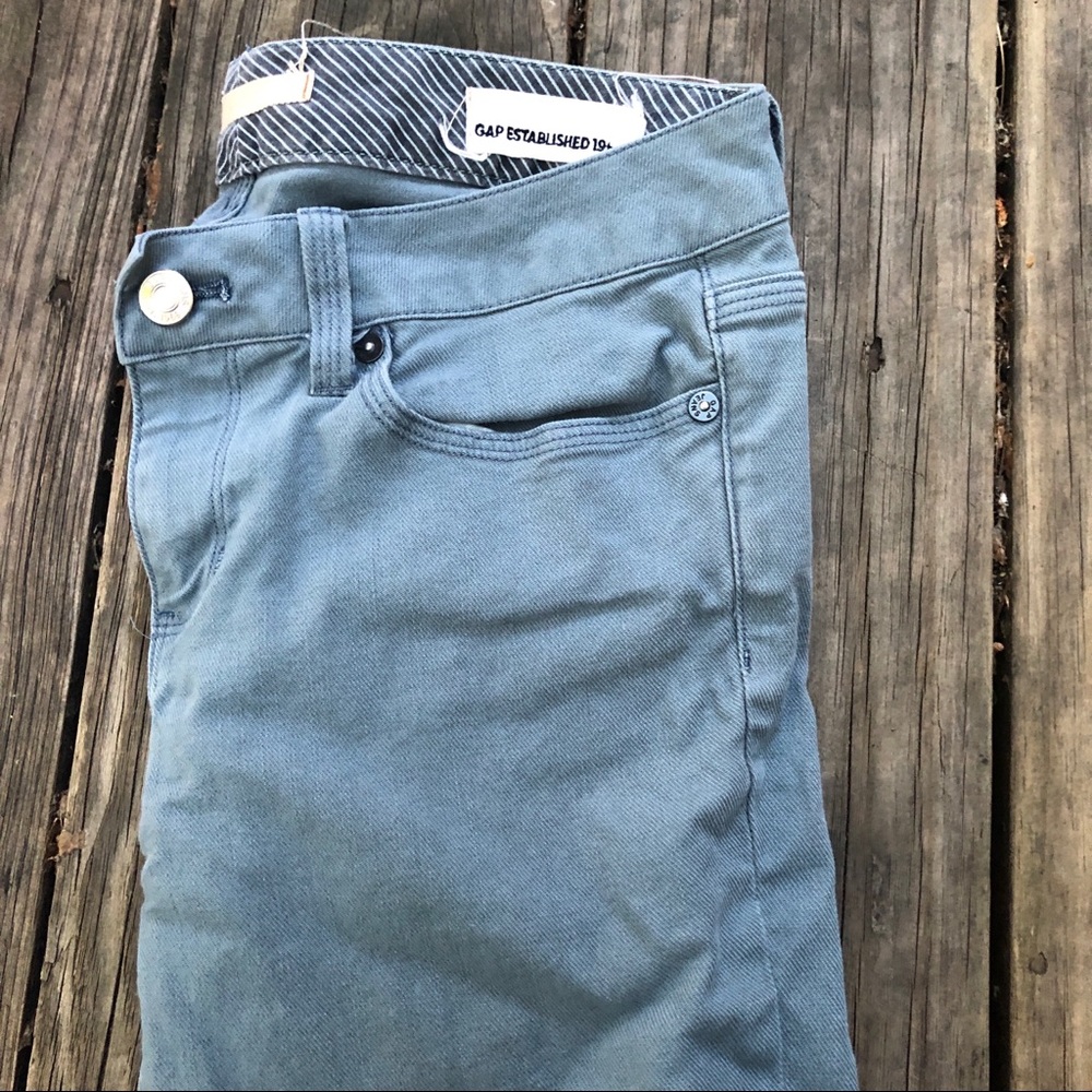barely worn gap flare jeans!!